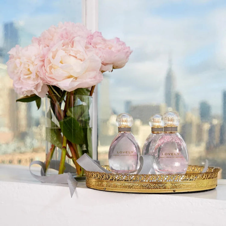 Sarah Jessica Parker Lovely Eau de Parfum for Women 50ml Spray, Delicate Female Perfume, Fragrance For Women, Women's Eau de Perfume for Travel, Womens Perfumes - Genuine SJP Perfume for Women